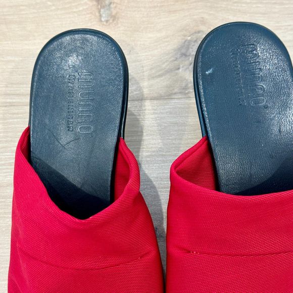 Munro 'Traci' Mule Sandals in Red Fabric - Women's size 7 - Picture 7 of 8